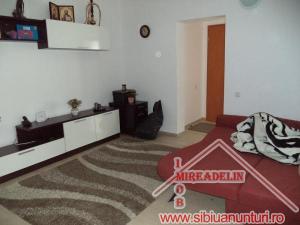 INCHIRIEZ APARTAMENT 3 CAMERE � ZONA STRAZII SIRETULUI