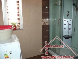 INCHIRIEZ APARTAMENT 3 CAMERE � ZONA STRAZII SIRETULUI