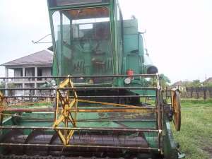 Combina Agricola John Deere 630