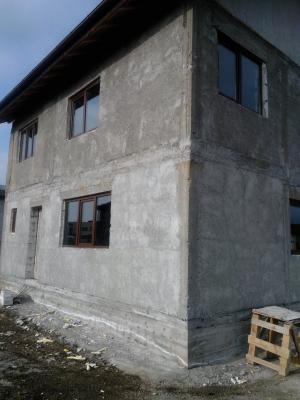 construim case la cheie-rosu