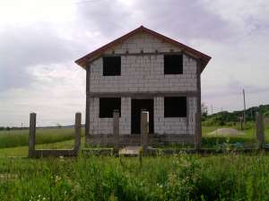 Vand casa de rosu P+M
