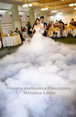 Fum Greu cu Gheata Carbonica + Artificii pentru Dansul Mirilor