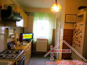 VAND APARTAMENT 3 CAMERE,  74 mp,   ZONA RAHOVA
