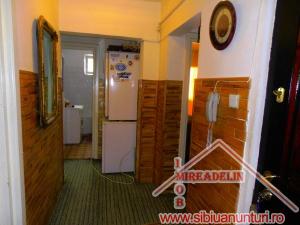VAND APARTAMENT 3 CAMERE,  74 mp,   ZONA RAHOVA