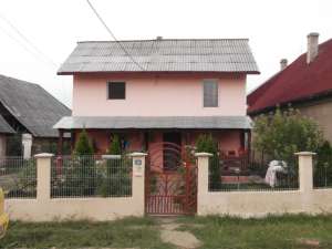 VAND DOUA CASE IN BUSAG ,  SE POT CUMPARA SI INDIVIDUAL
