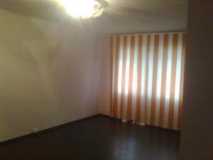 Vand apartament in orasul Giurgiu,   central la parter. ideal sediu firma