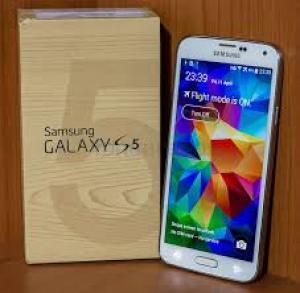 Apple iPhone 5s si Samsung Galaxy S5 @ pre