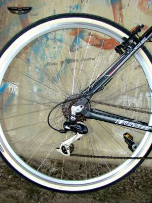 Bicicleta Bulls
( city,  trekking,  cross).Roti 28�!