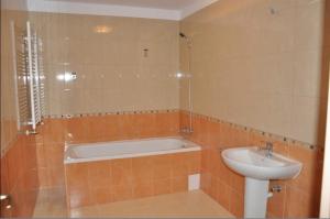 Vand apartament 2 camere