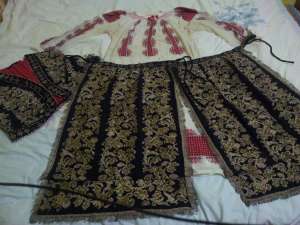 Costum popular dama foarte vechi lucrat manual