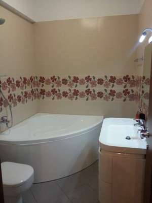 Vand Apartament in Damaroaia