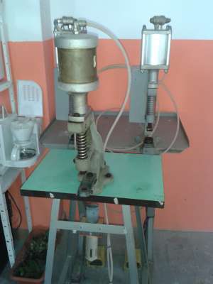 Masini de batut capse