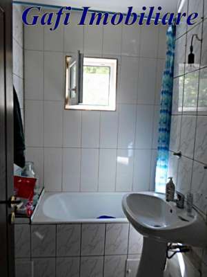 OFERTA! Apartament 3 camere,  decomandat,  suprafata 60mp,  etaj 2,  bloc 1977,  aproape de metrou 1