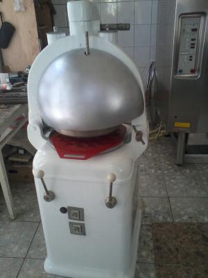 Masina de divizat si modelat chifle