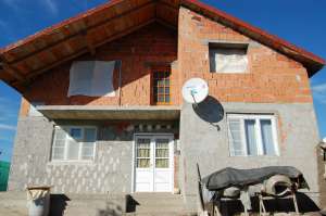 Vand casa noua masiva parter cu mansarda