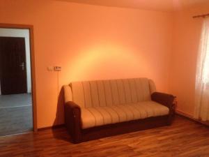 Inchiriez apartament 2 camenre