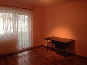 Inchiriez apartament 2 camenre