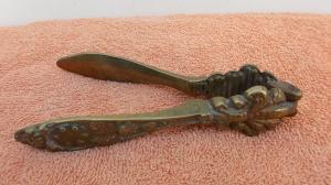 Cleste bronz masiv de spart nuci