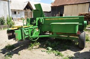 2 prese de balotat  John Deer