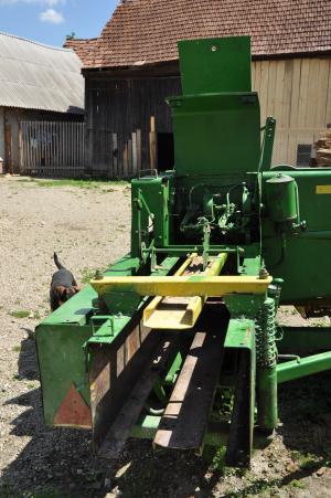 2 prese de balotat  John Deer