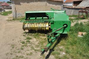 2 prese de balotat  John Deer