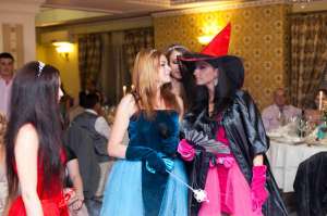 Spectacole cu ursitoare la botez �n Iaşi