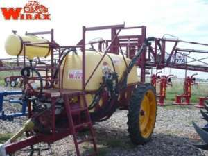 Masina de stropit HARDI , tractata,  capacitate rezervor 2400 l