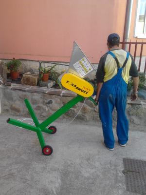 tocator de mere cu motor electric