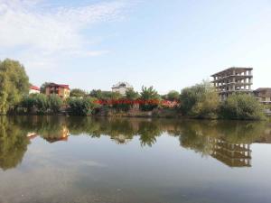 Vila Pipera lac
