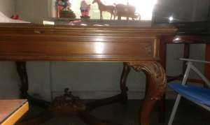 Vand Mobilier vechi de 100 ani