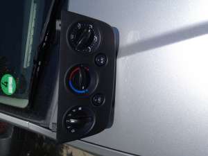 Vand panou comanda incalzire ford fiesta 2004-2007 cu buton ac.