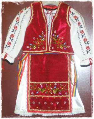 Costum popular de fetite
