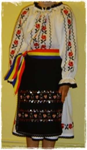 Costum popular de fetite