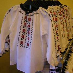 Costum popular de fetite 60 euro